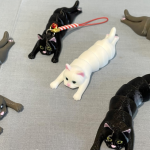 The Cuddle-Cat: Articulated Flexi-Holding Cat