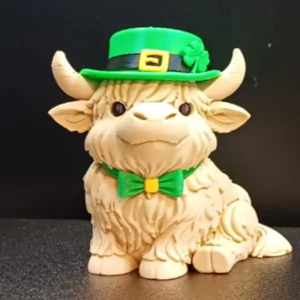 Saint Patrick’s Day Highland Cow – Festive Décor