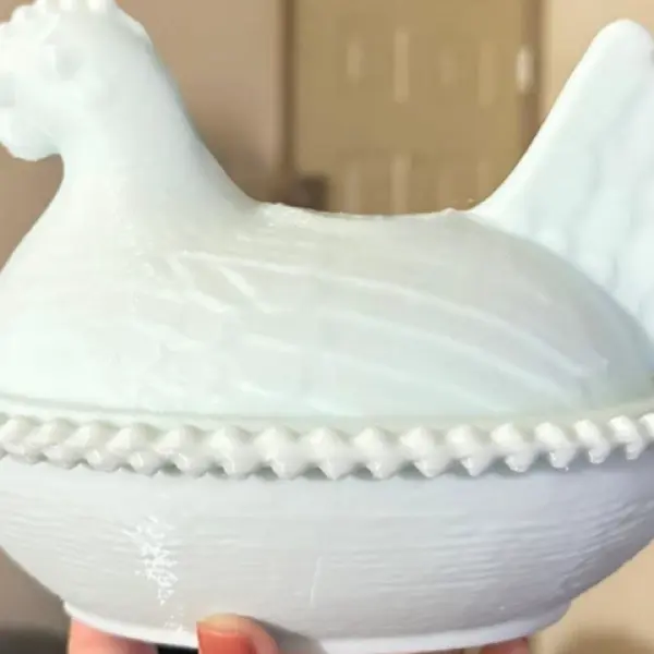 Timeless Charm: Classic Hen on Nest Decorative Dish